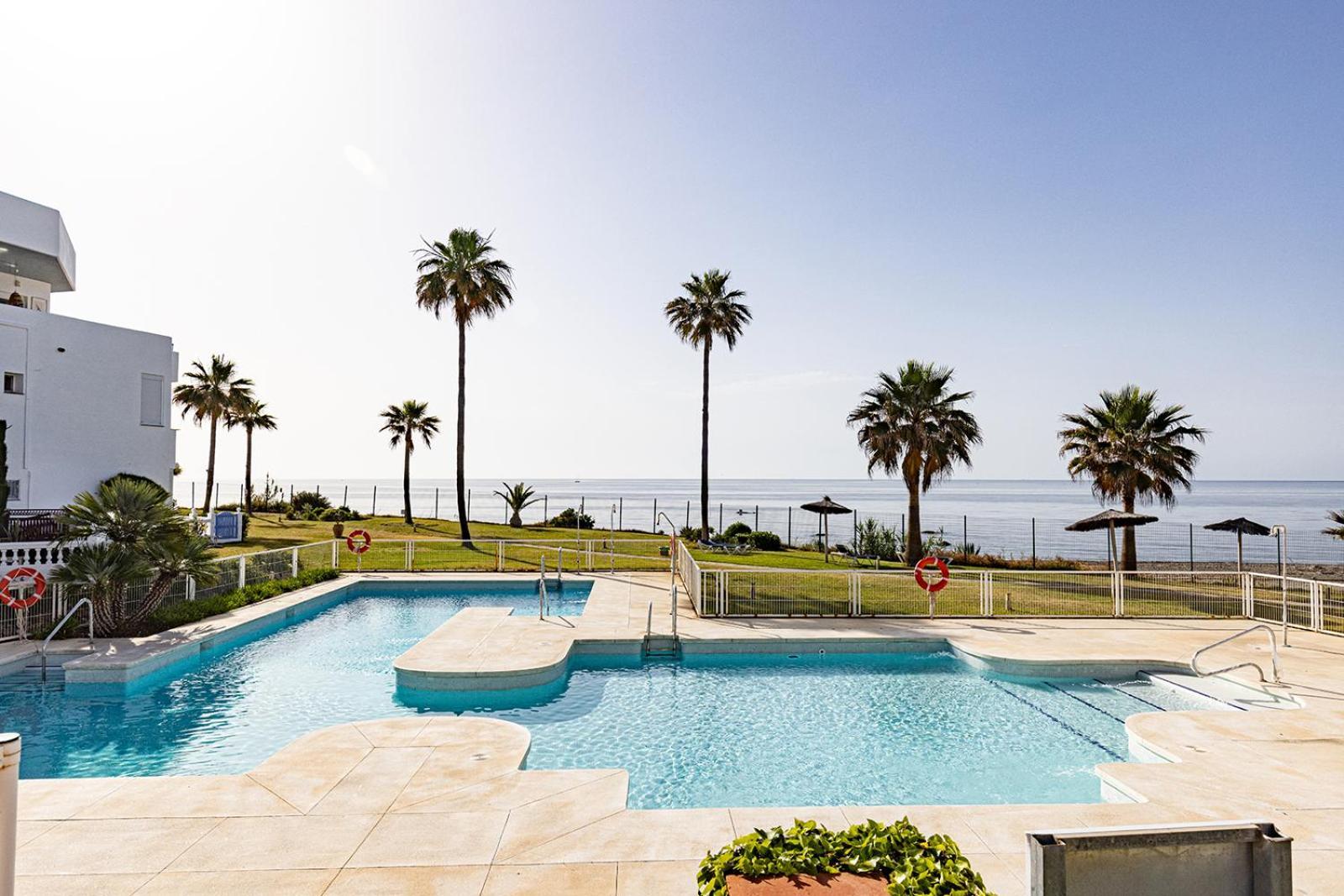 Sunrise Beach Front - Casares Del Mar Eksteriør bilde
