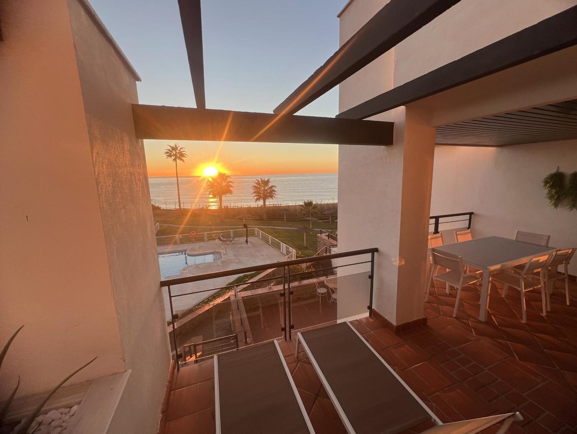Sunrise Beach Front - Casares Del Mar Eksteriør bilde